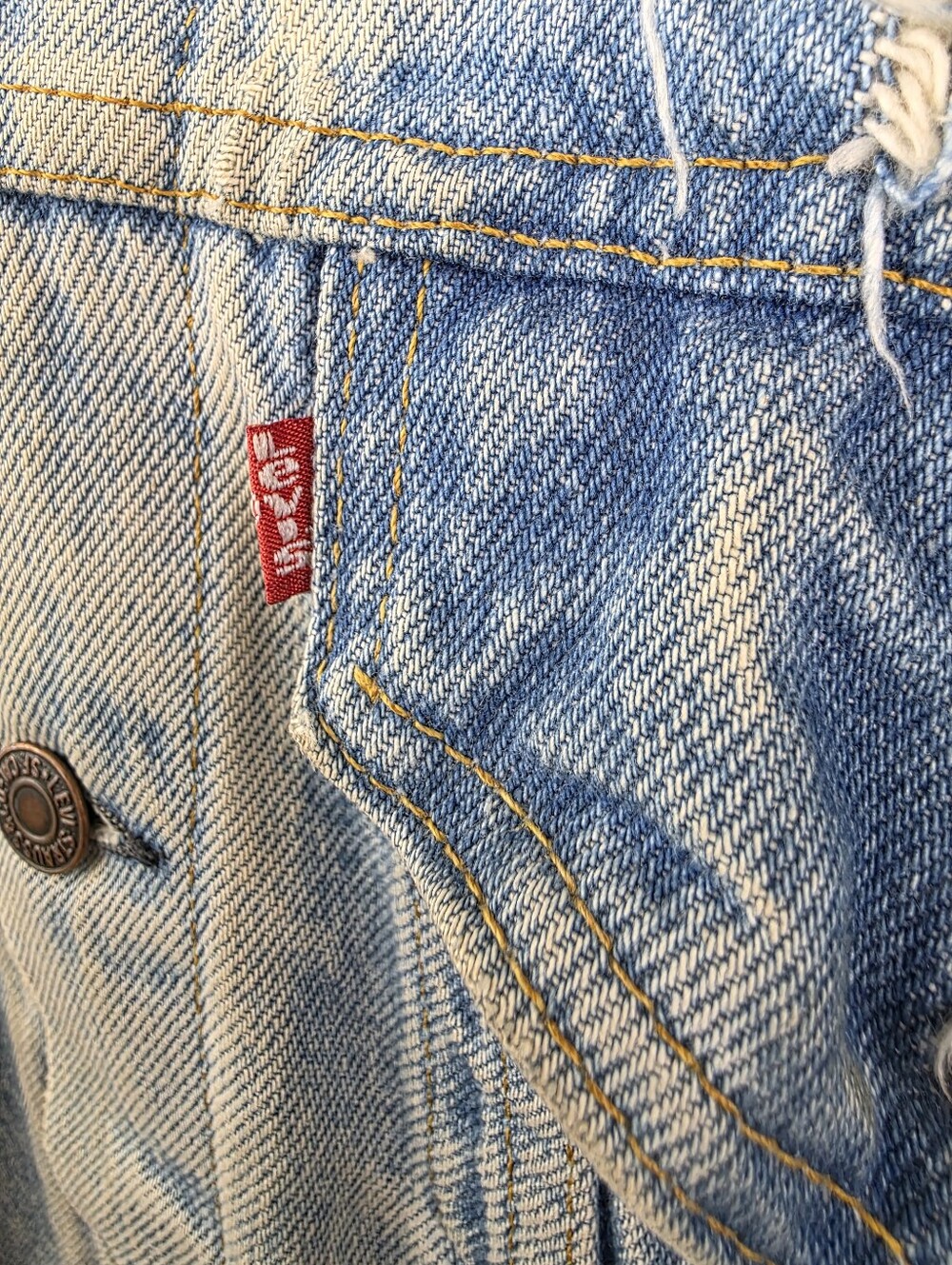 Levi's Vintage 80's Blue Denim Type III Trucker Distressed Jacket Size 42 - Picture 2 of 12